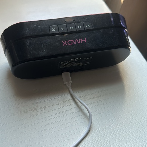 pink speaker bluetooth! - Picture 2 of 3